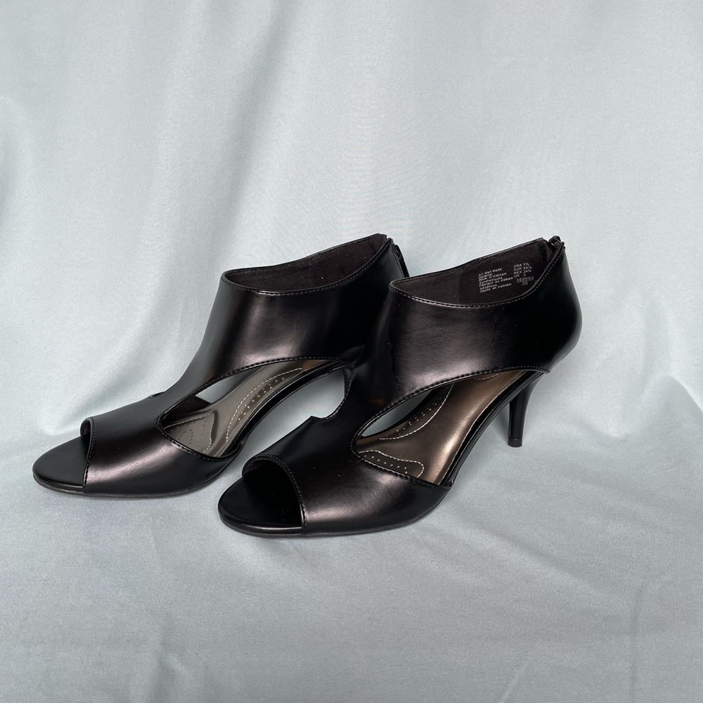 Black vinyl upper, 3in heel